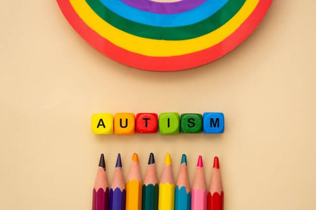 اختلال طیف اوتیسم یک اختلال عصبی است که بر چگونگی تعامل افراد با دیگران، تأثیر می‌گذارد