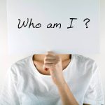 بحران هویت چیست؟ ۲۰ دلیل شکل گیری بحران هویت